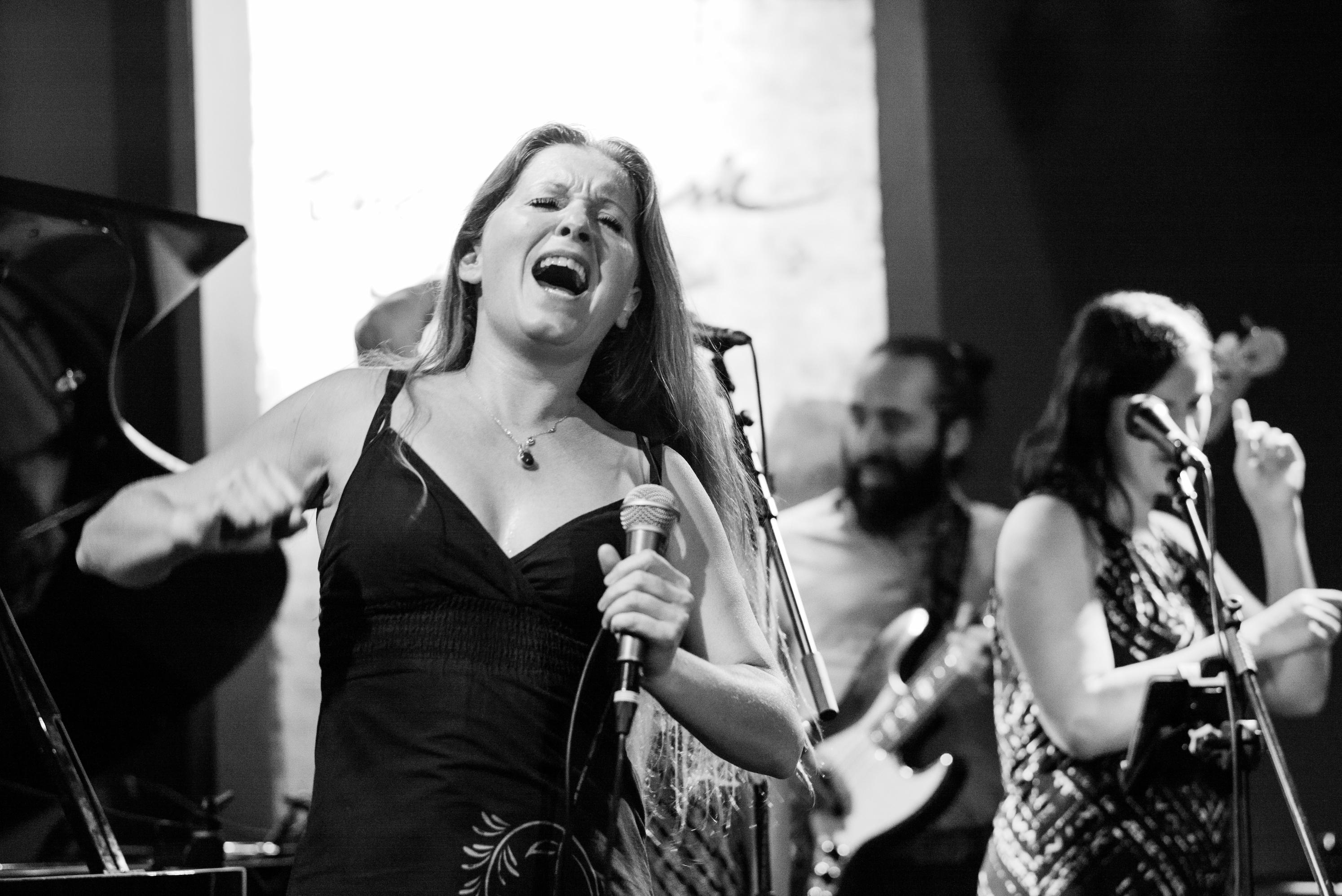 Singer belting