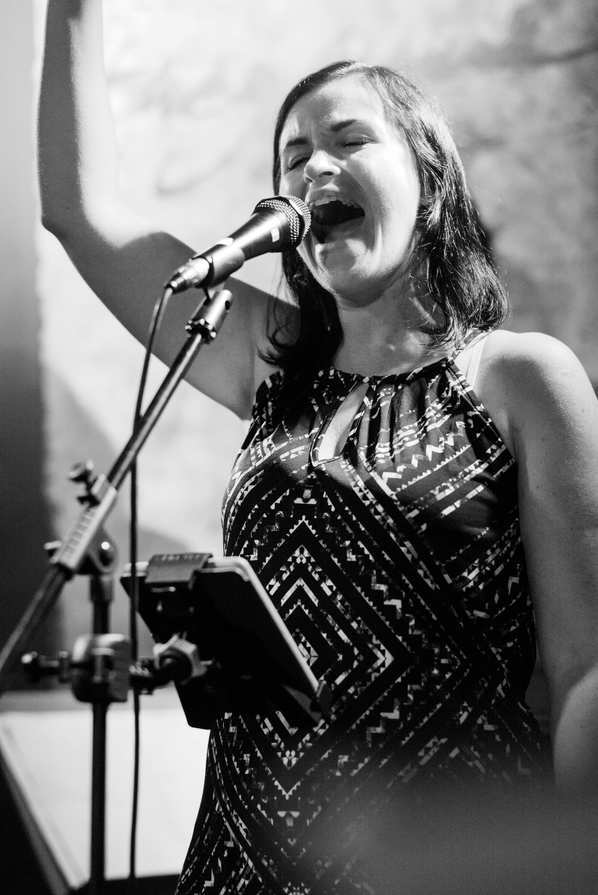 Natacha singing